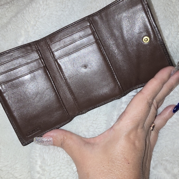 Euc vintage Coach signature mini trifold wallet in brown and tan with gold-toned - Picture 3 of 4